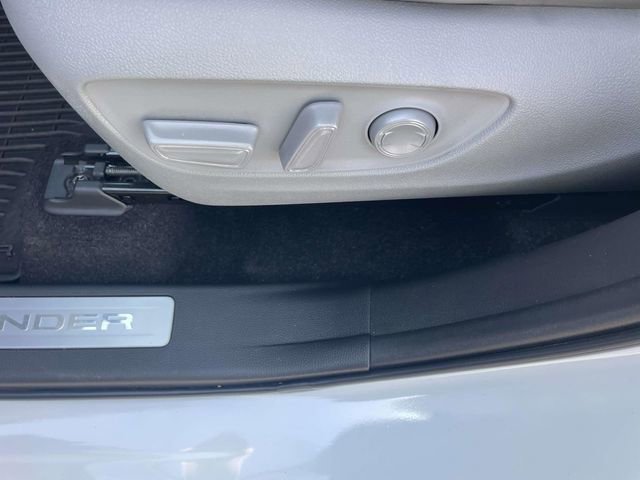 Used 2023 Toyota Highlander Limited image 14