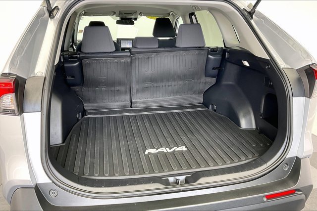 Used 2022 Toyota RAV4 XLE image 28