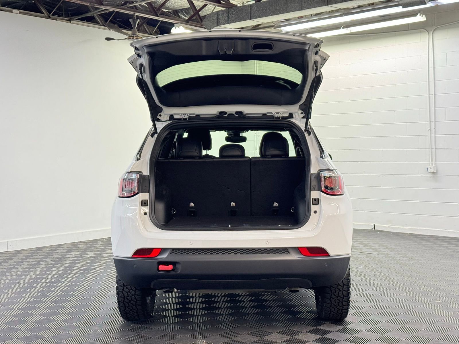 Used 2024 Jeep Compass Trailhawk w/ Trailhawk Convenience Group image 29