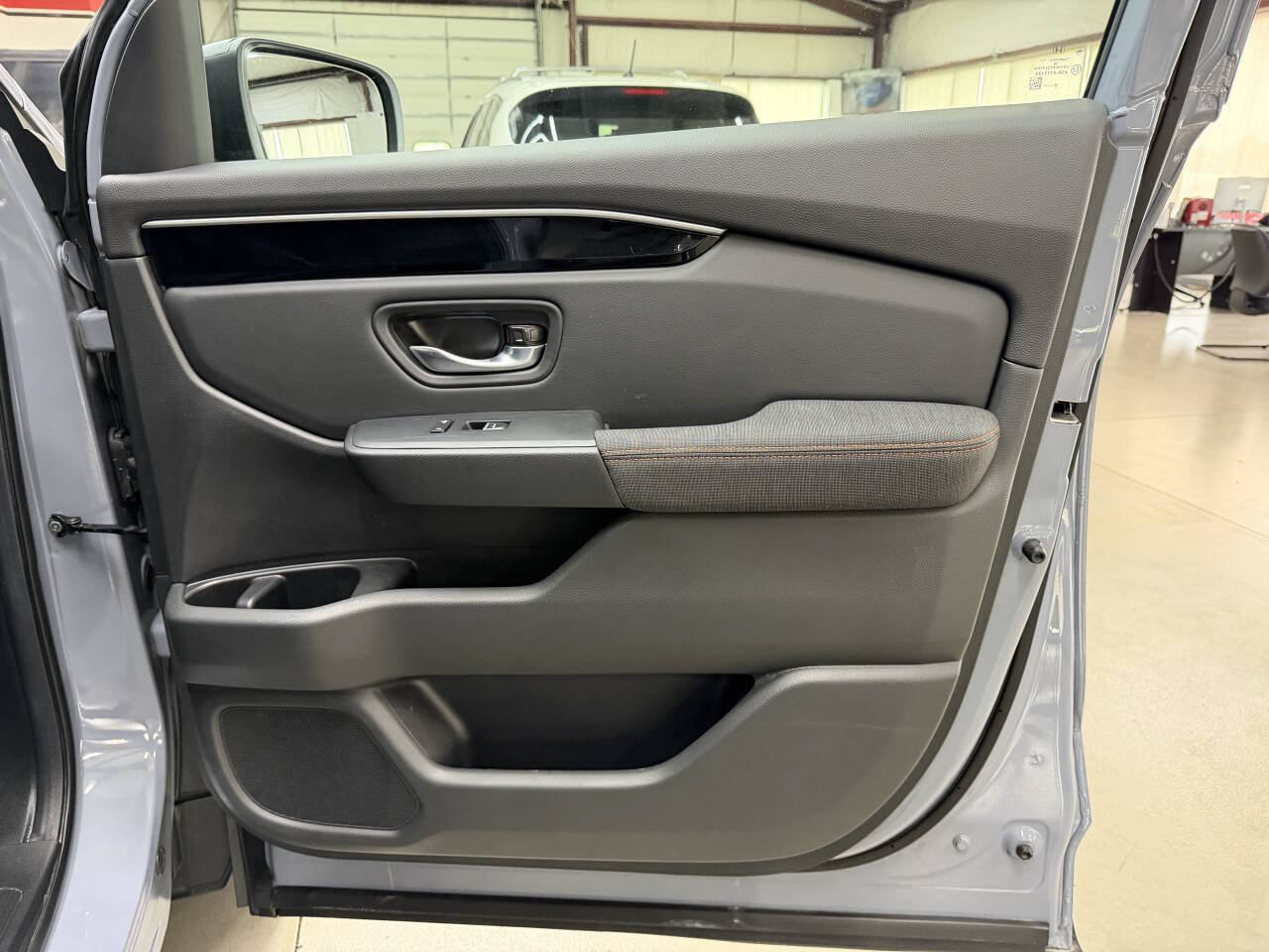 Used 2025 Honda Pilot Sport image 17