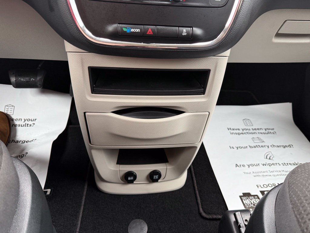Used 2018 Dodge Grand Caravan SE FWD image 16