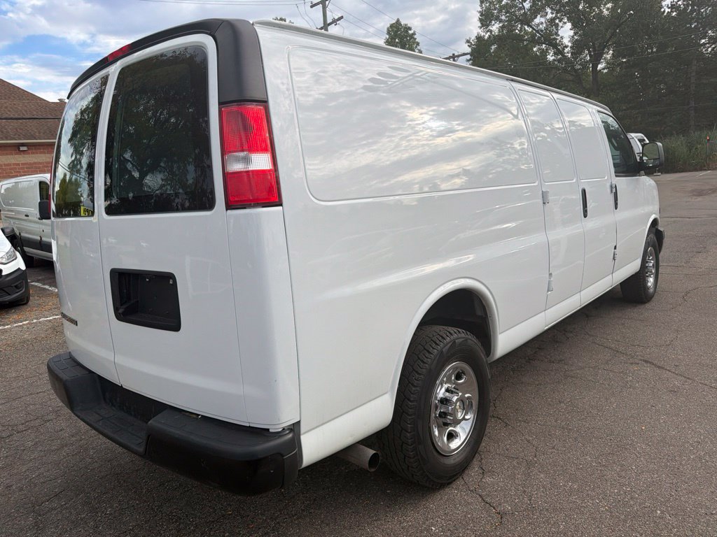 Used 2022 Chevrolet Express 2500 Extended RWD image 5