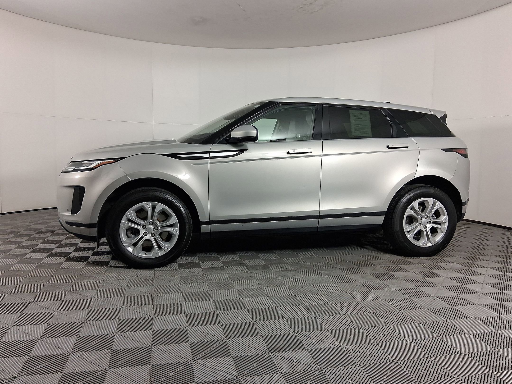 Used 2020 Land Rover Range Rover Evoque S image 2