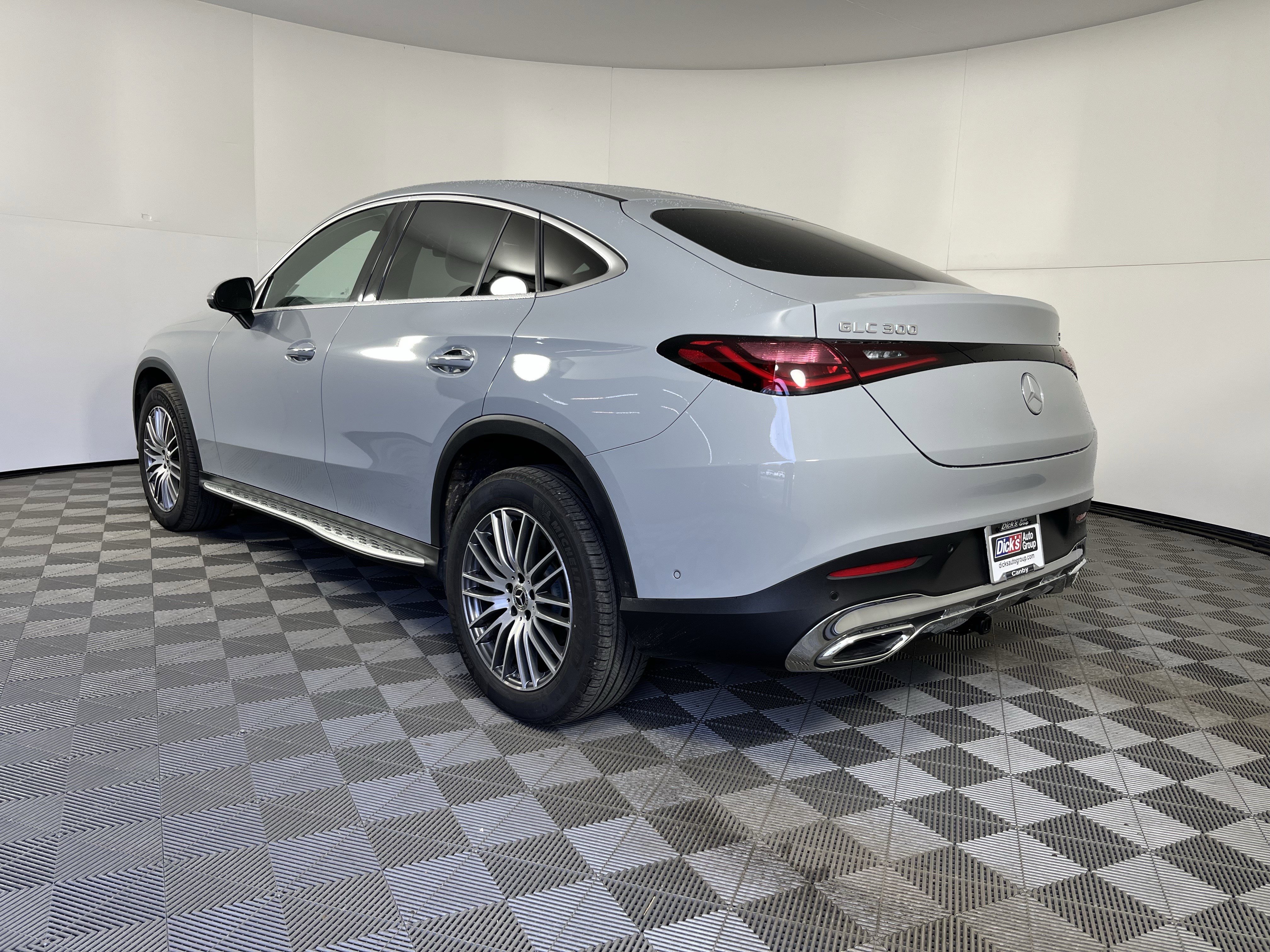 Used 2025 Mercedes-Benz GLC 300 4MATIC image 3