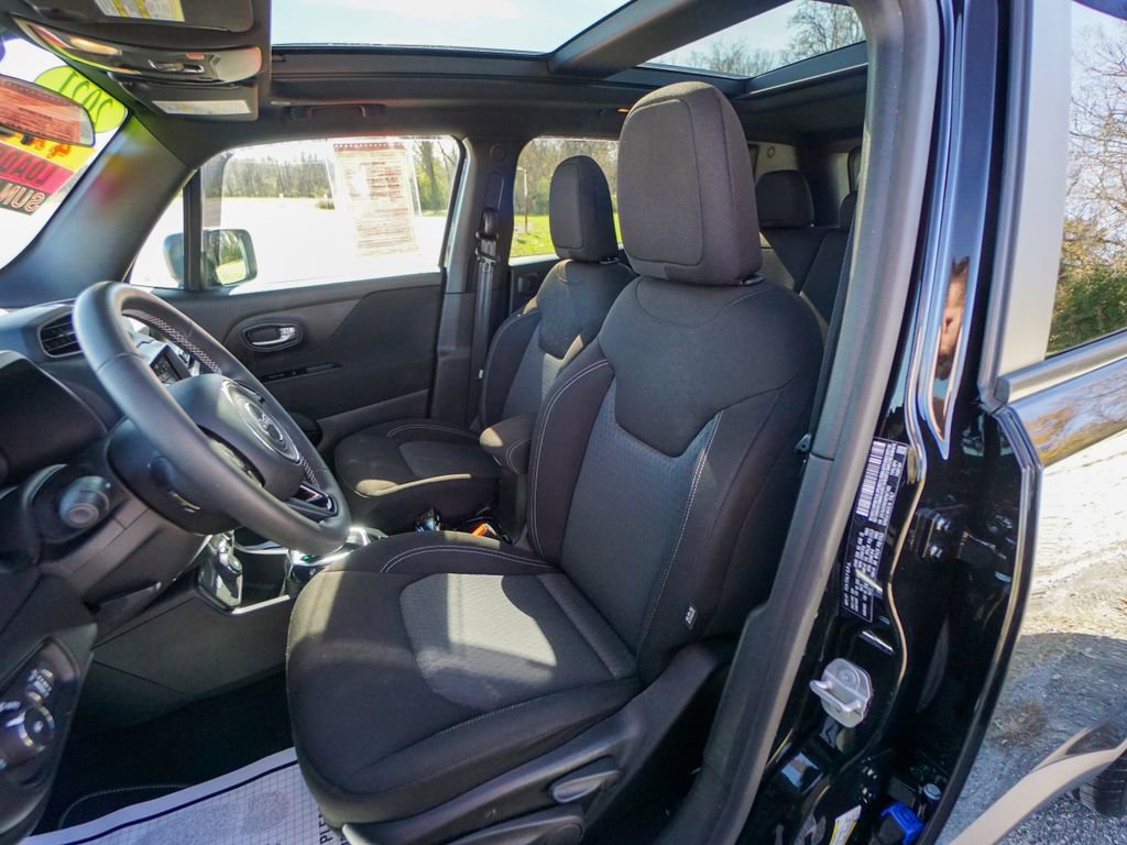 Used 2021 Jeep Renegade Latitude w/ Sun & Sound Group image 14