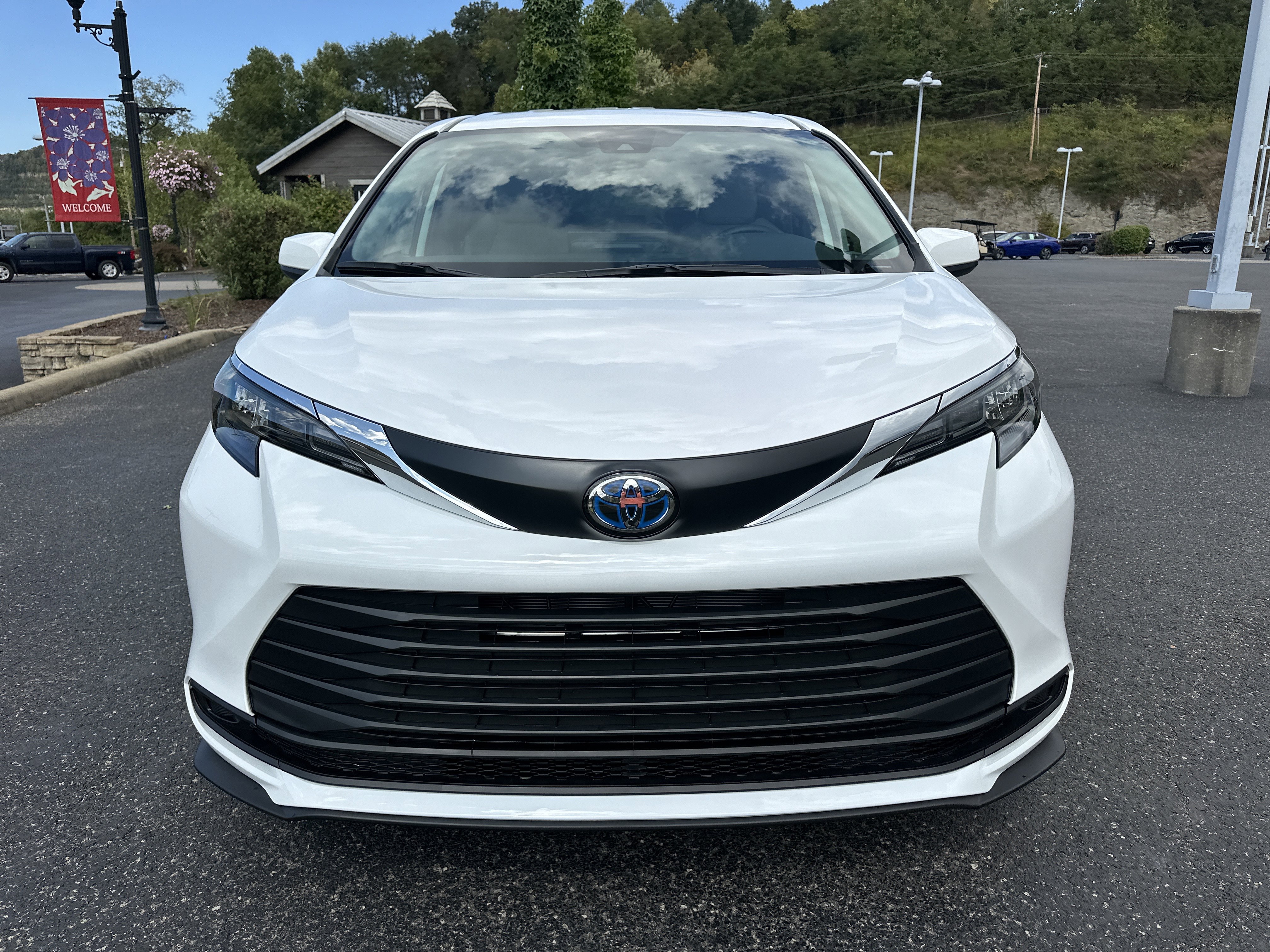 New 2025 Toyota Sienna LE image 5