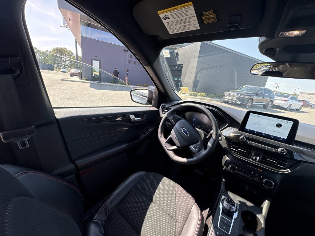Used 2025 Ford Escape ST-Line AWD/4WD image 16