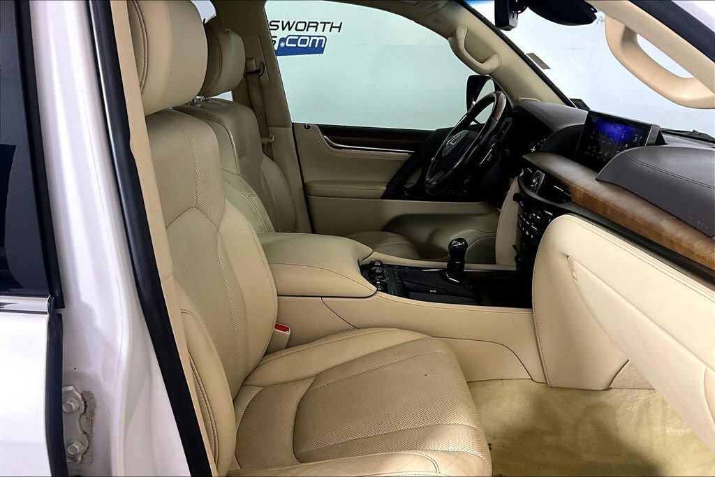 Used 2016 Lexus LX 570 4WD w/ Luxury Package image 6