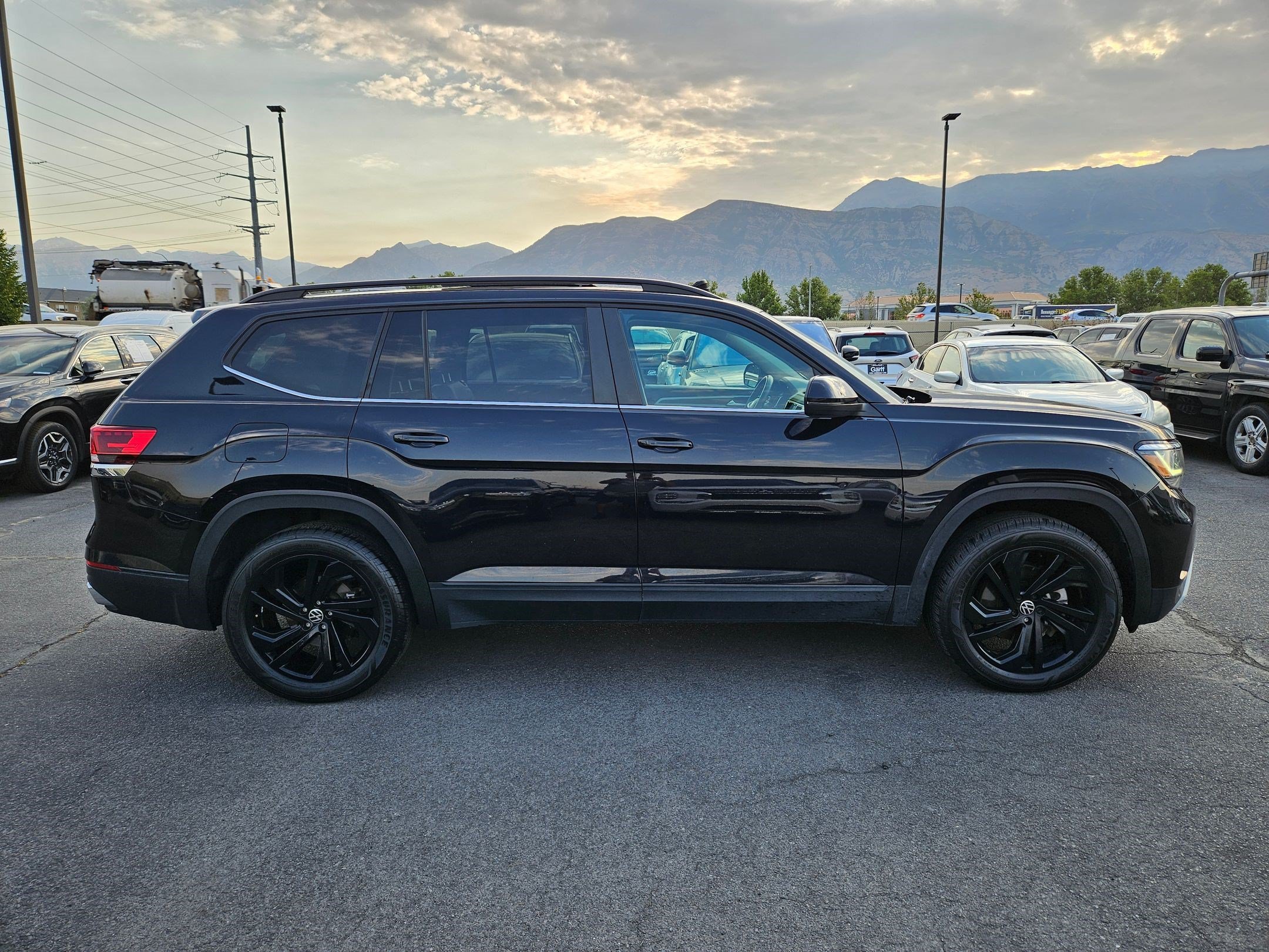 Used 2022 Volkswagen Atlas SE AWD/4WD image 2