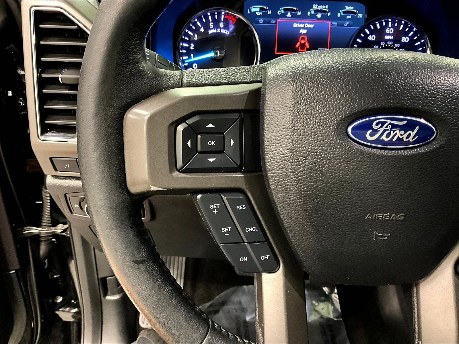 Used 2018 Ford Expedition Max XLT w/ Equipment Group 202A AWD/4WD image 11