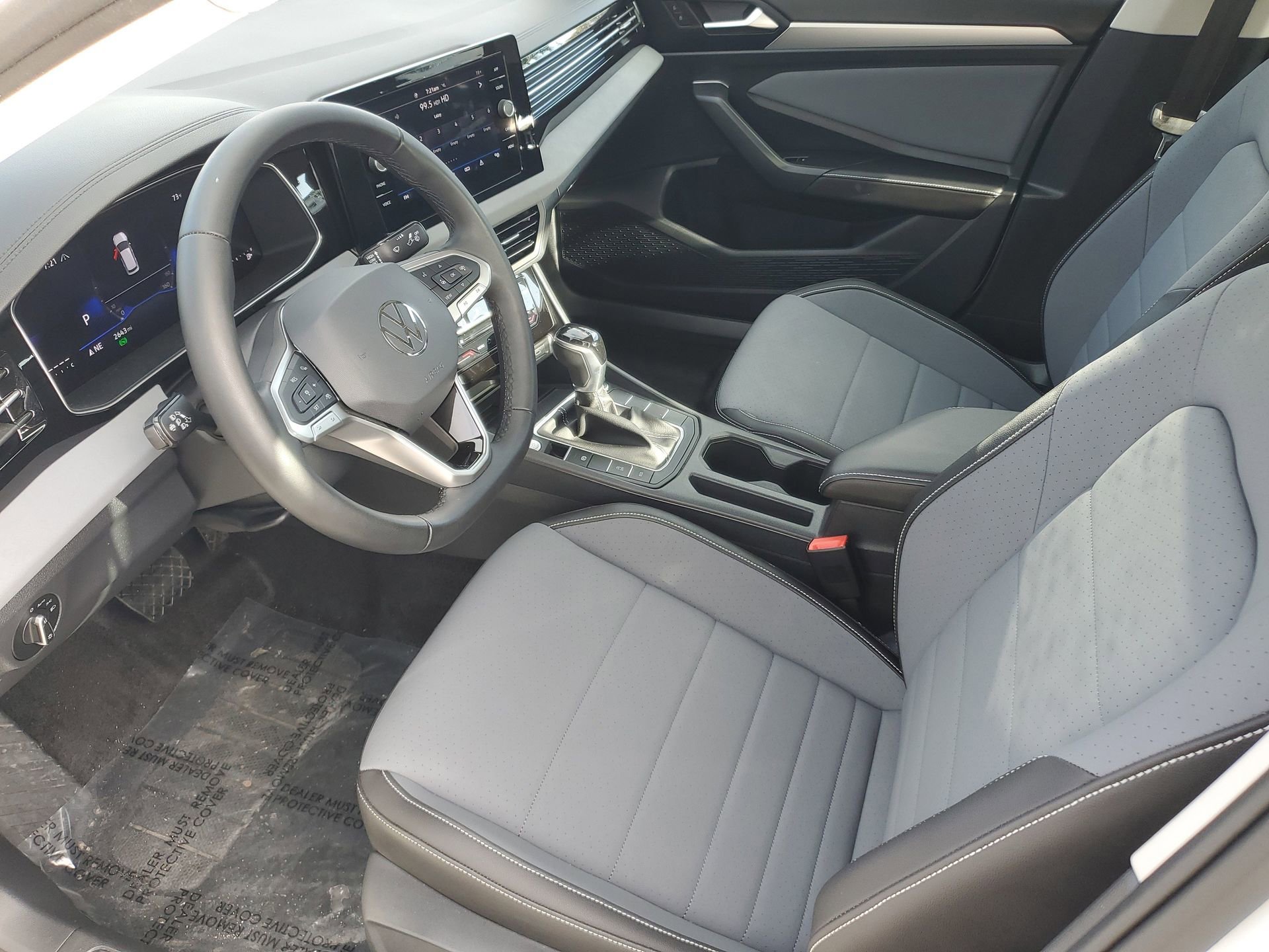 Used 2025 Volkswagen Jetta SE FWD image 17