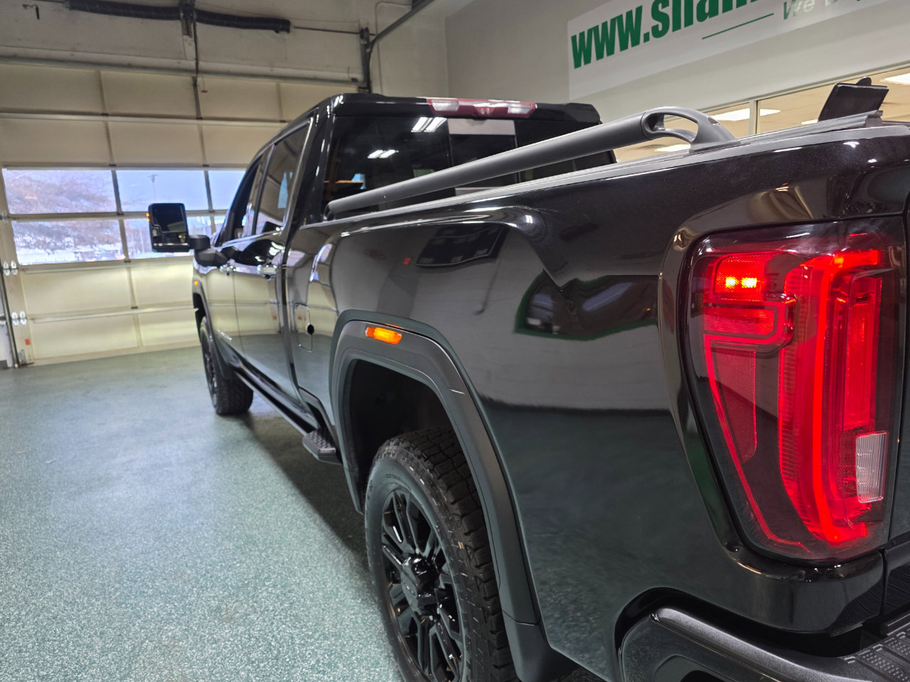 Used 2021 GMC Sierra 2500 Denali w/ Denali Black Diamond Edition image 10