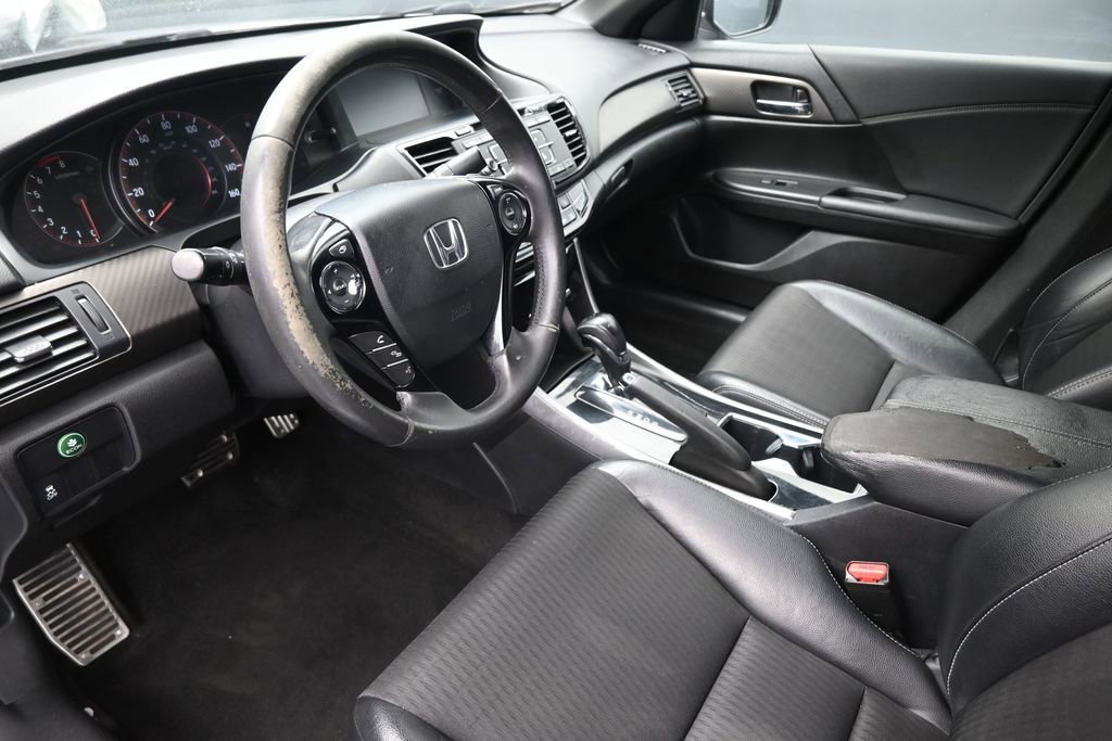 Used 2017 Honda Accord Sport image 18