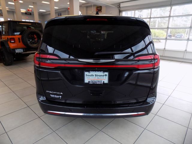 Used 2024 Chrysler Pacifica Touring-L image 6