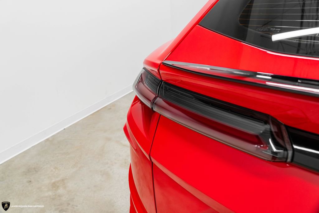 Used 2022 Lamborghini Urus AWD/4WD image 16