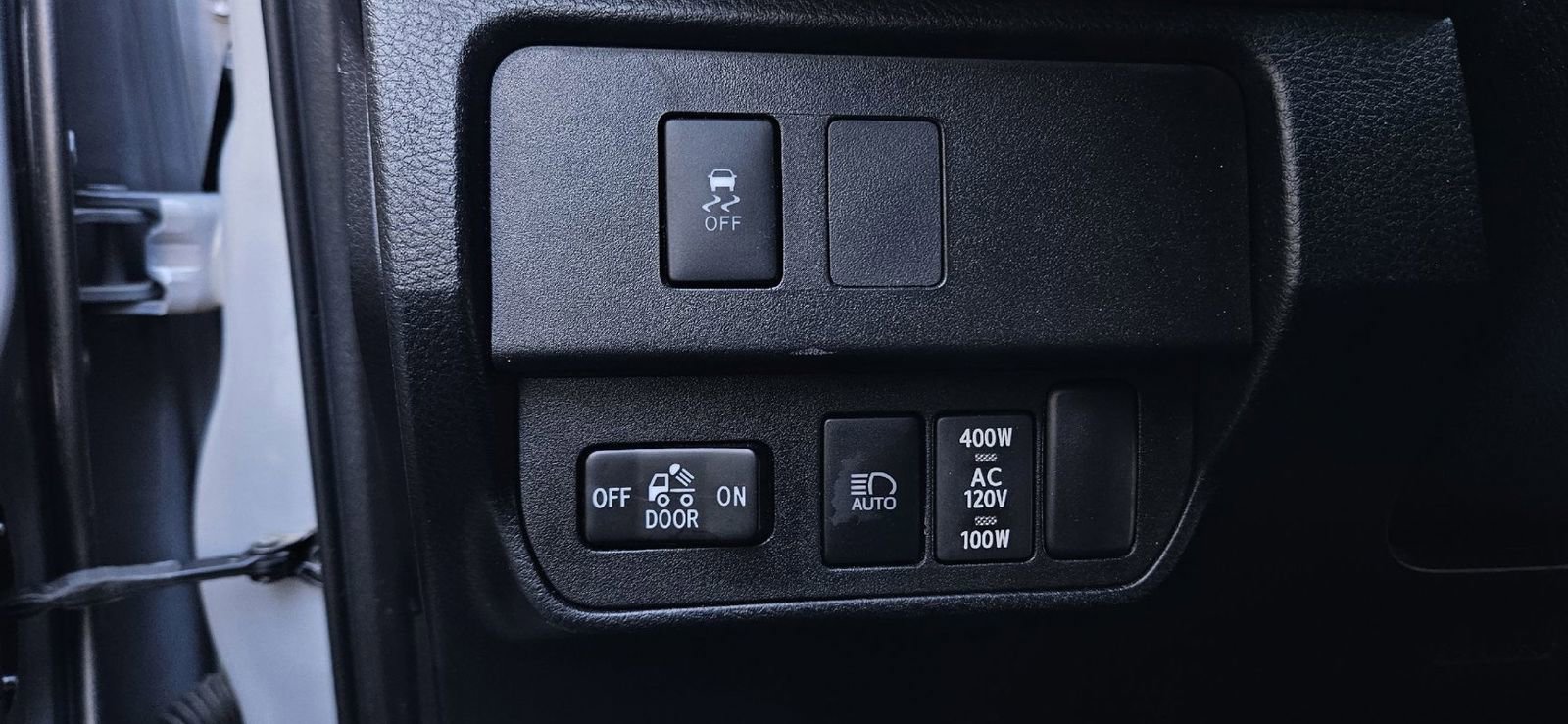 Used 2020 Toyota Tacoma TRD Off-Road w/ Technology Package AWD/4WD image 15
