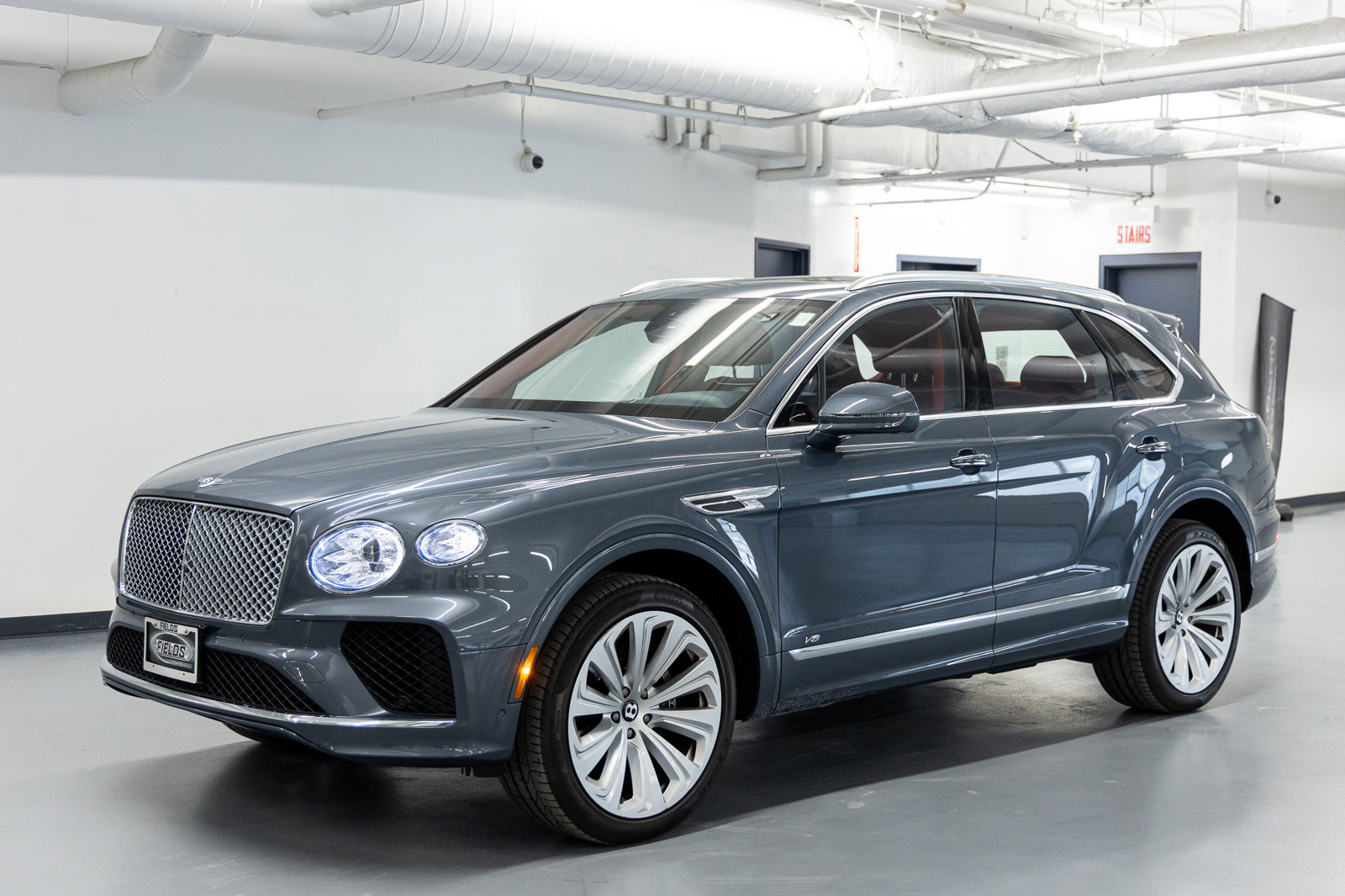 Used 2022 Bentley Bentayga image 1