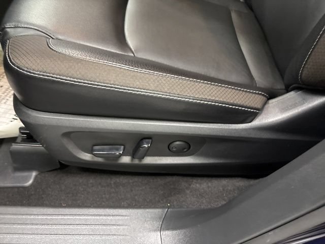 Used 2023 Nissan Pathfinder SL AWD/4WD image 18