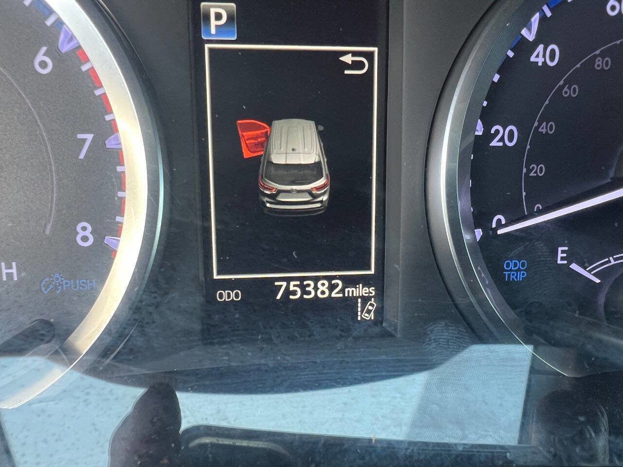 Used 2019 Toyota Highlander LE w/ Carpet Mat Package (TMS) FWD image 15