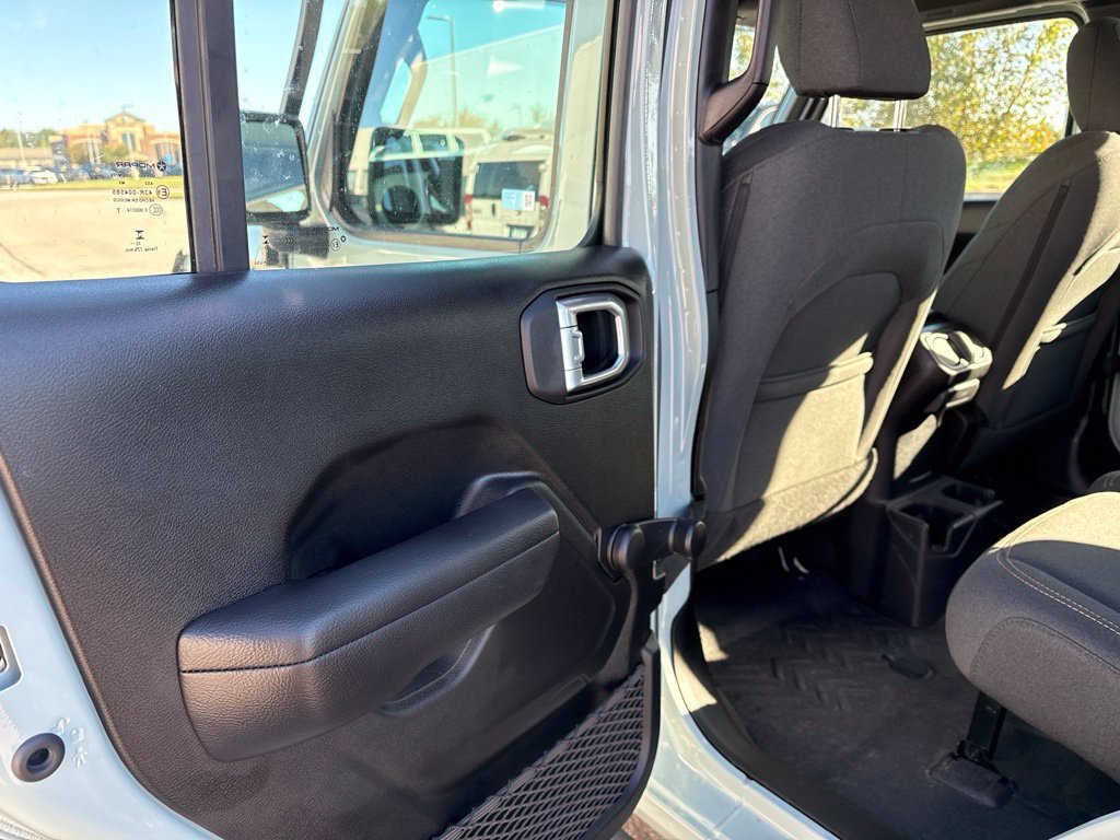 Used 2024 Jeep Wrangler Unlimited Sport AWD/4WD image 17