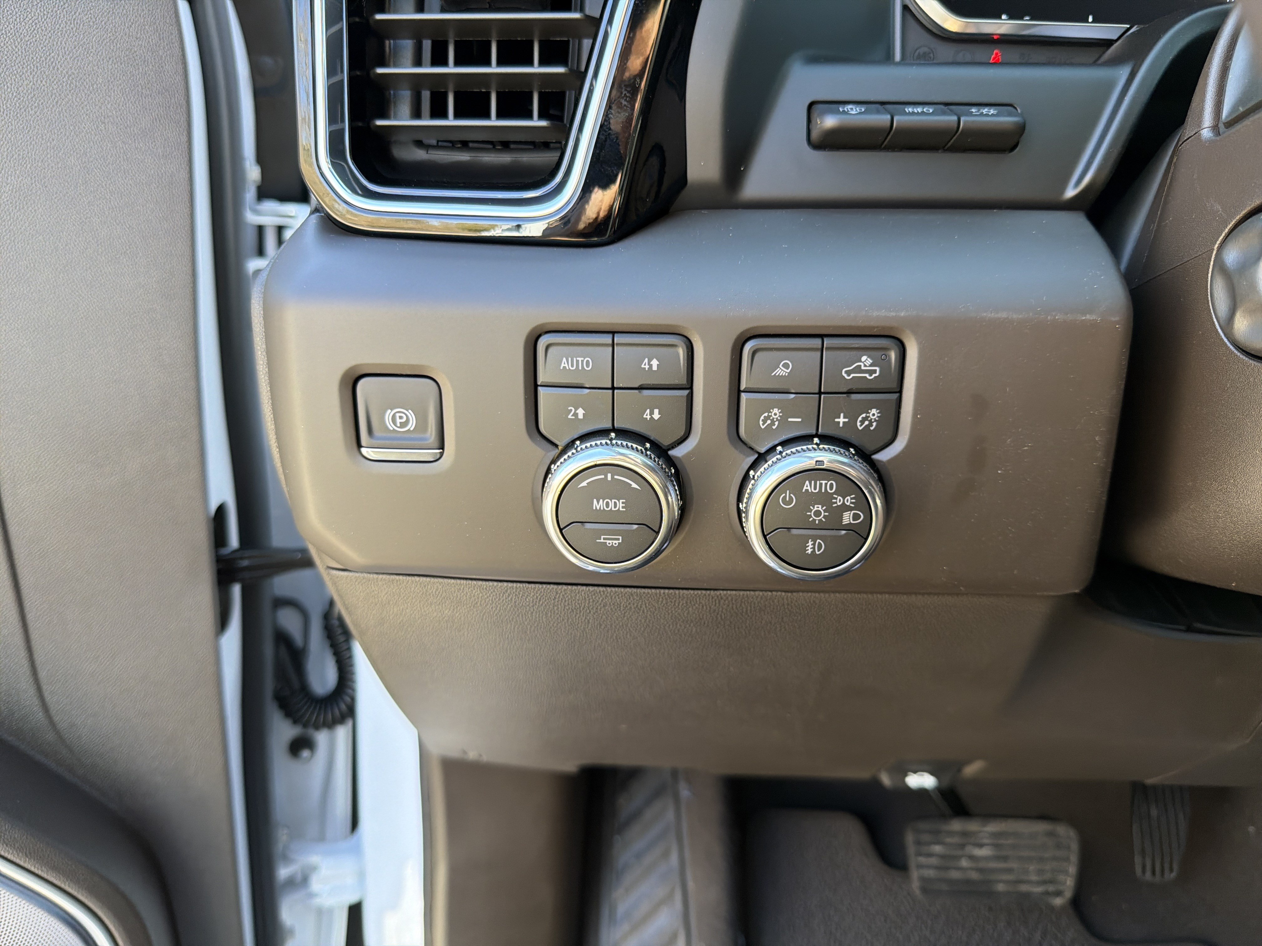 New 2026 GMC Sierra 1500 Denali w/ Technology Package AWD/4WD image 36