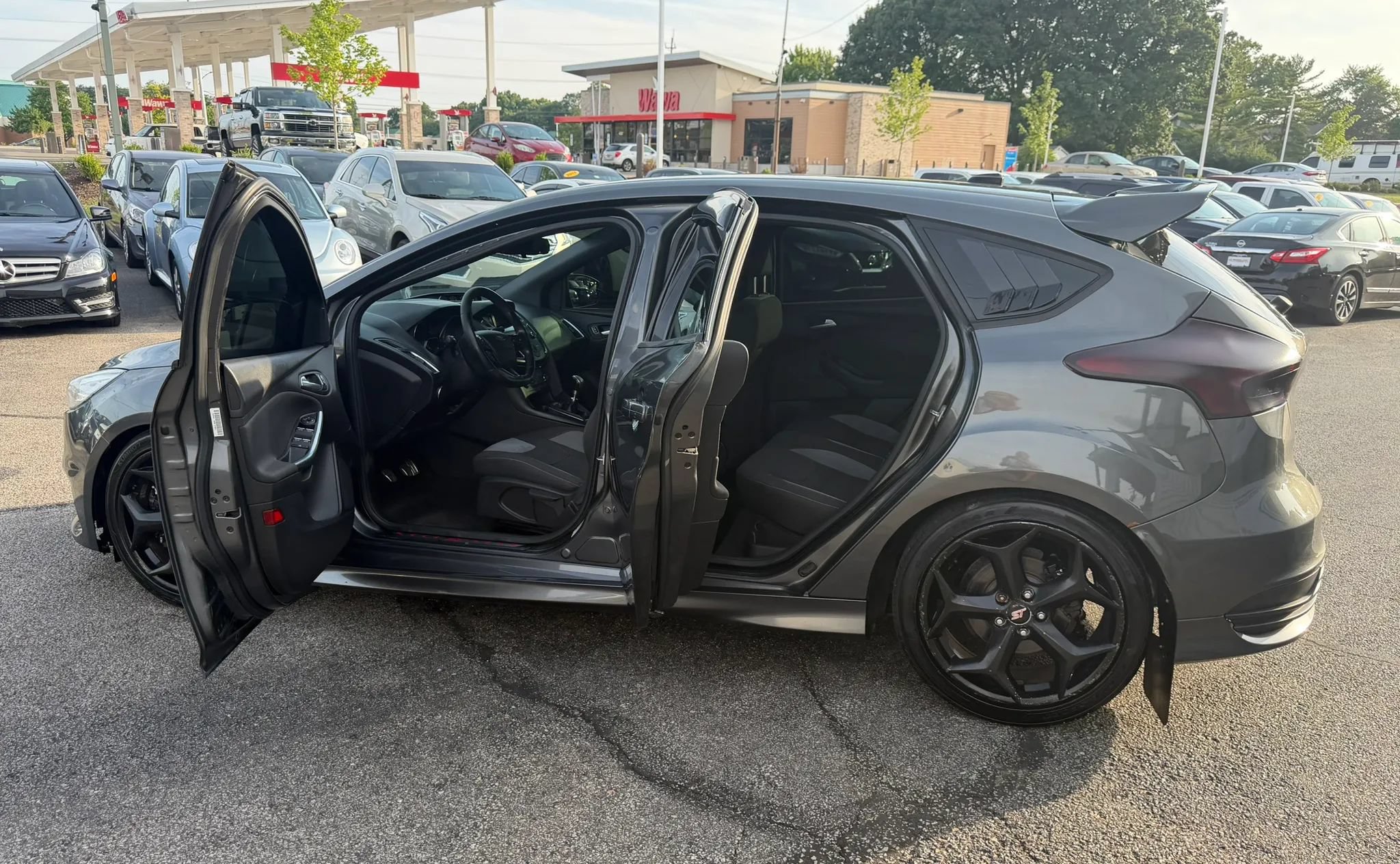 Used 2018 Ford Focus ST FWD image 11