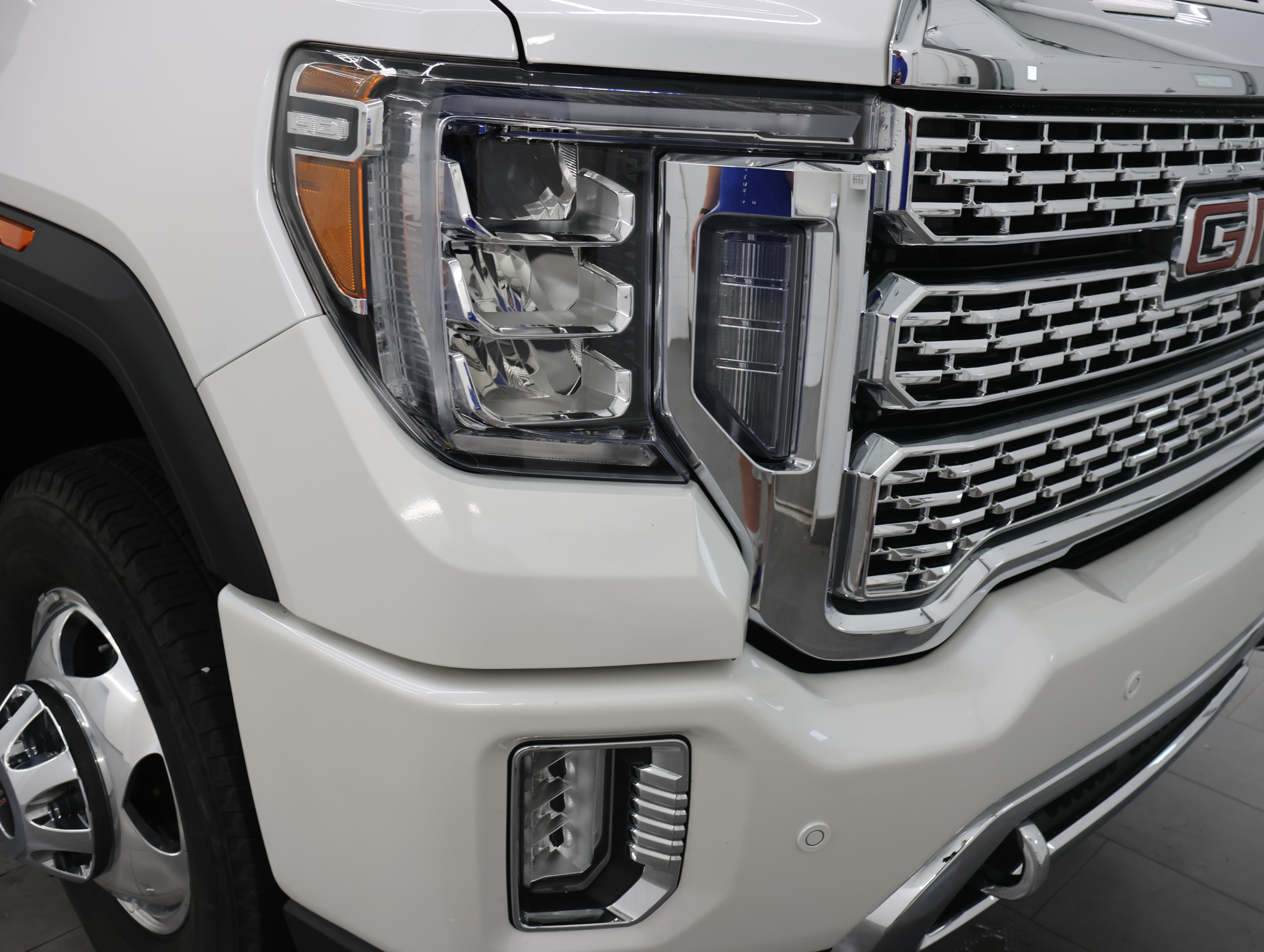 Used 2022 GMC Sierra 3500 Denali w/ Denali Ultimate Package AWD/4WD image 28