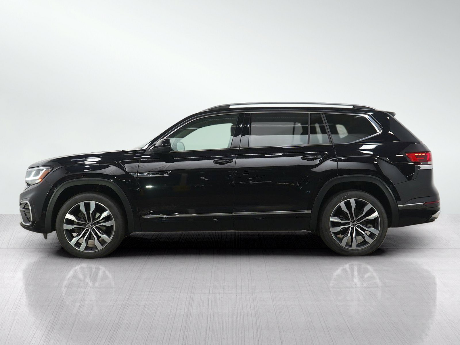 Used 2022 Volkswagen Atlas SEL Premium AWD/4WD image 2