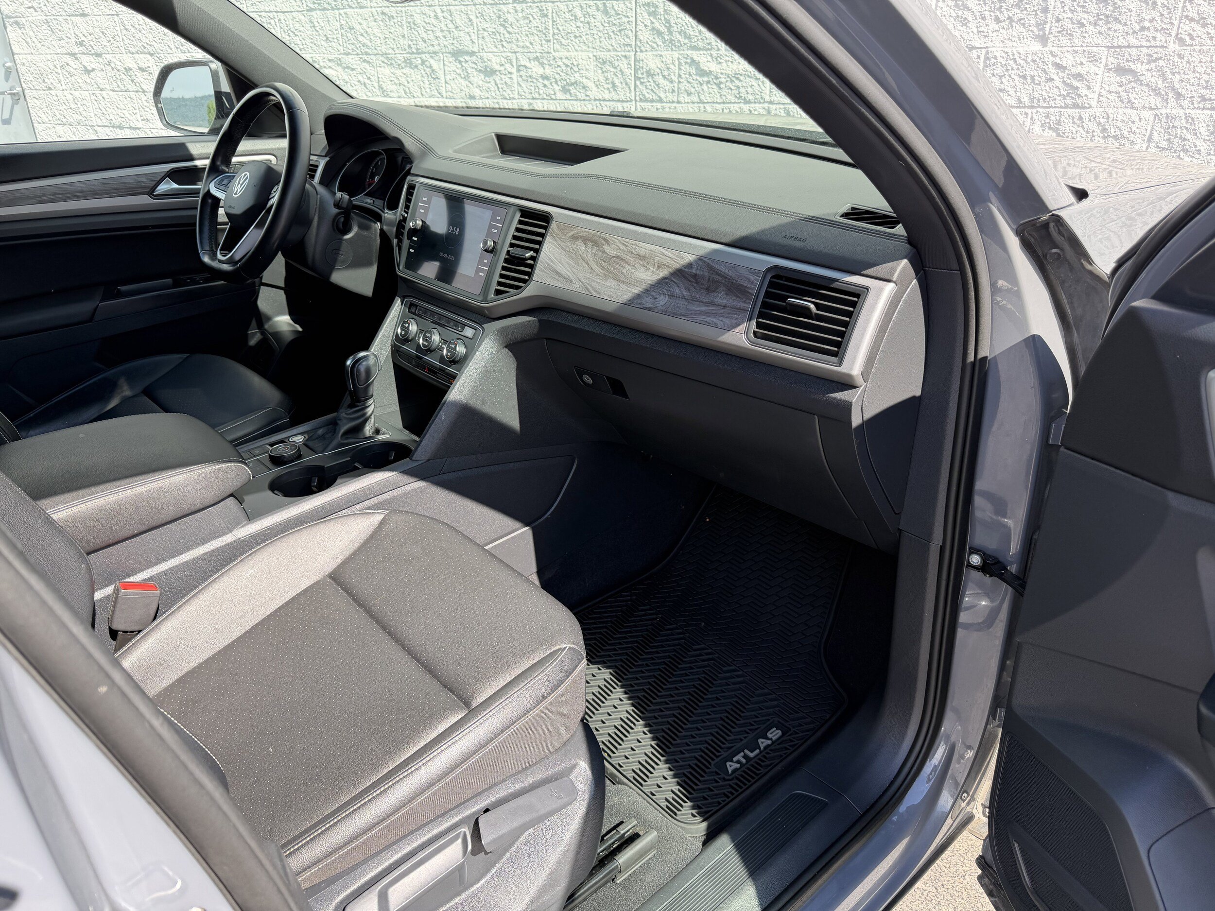 Used 2020 Volkswagen Atlas Cross Sport SE AWD/4WD image 35