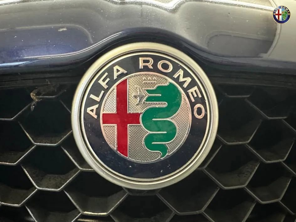 Used 2017 Alfa Romeo Giulia Ti w/ Leather Package AWD/4WD image 33