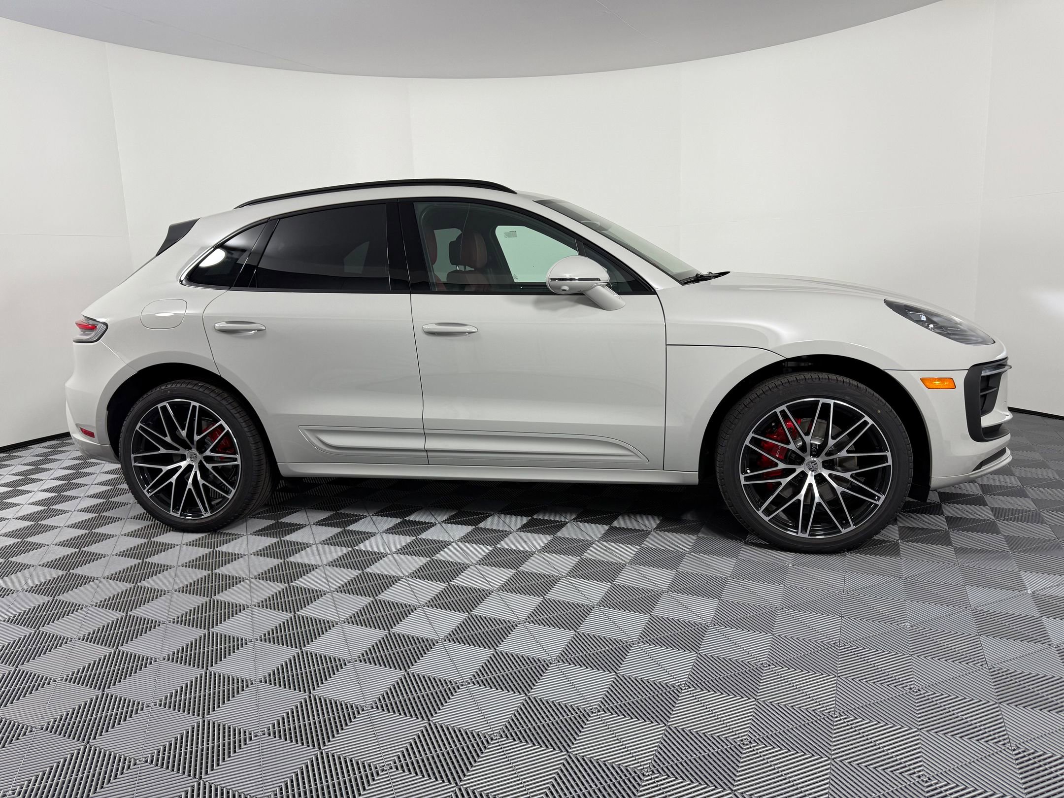 New 2026 Porsche Macan S image 8