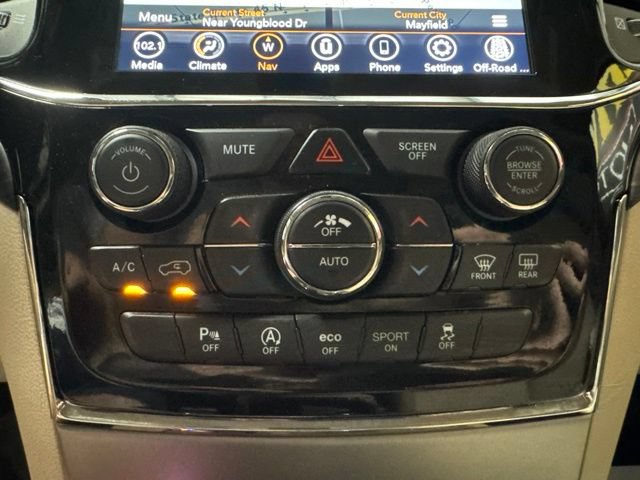 Used 2022 Jeep Grand Cherokee Laredo E AWD/4WD image 13