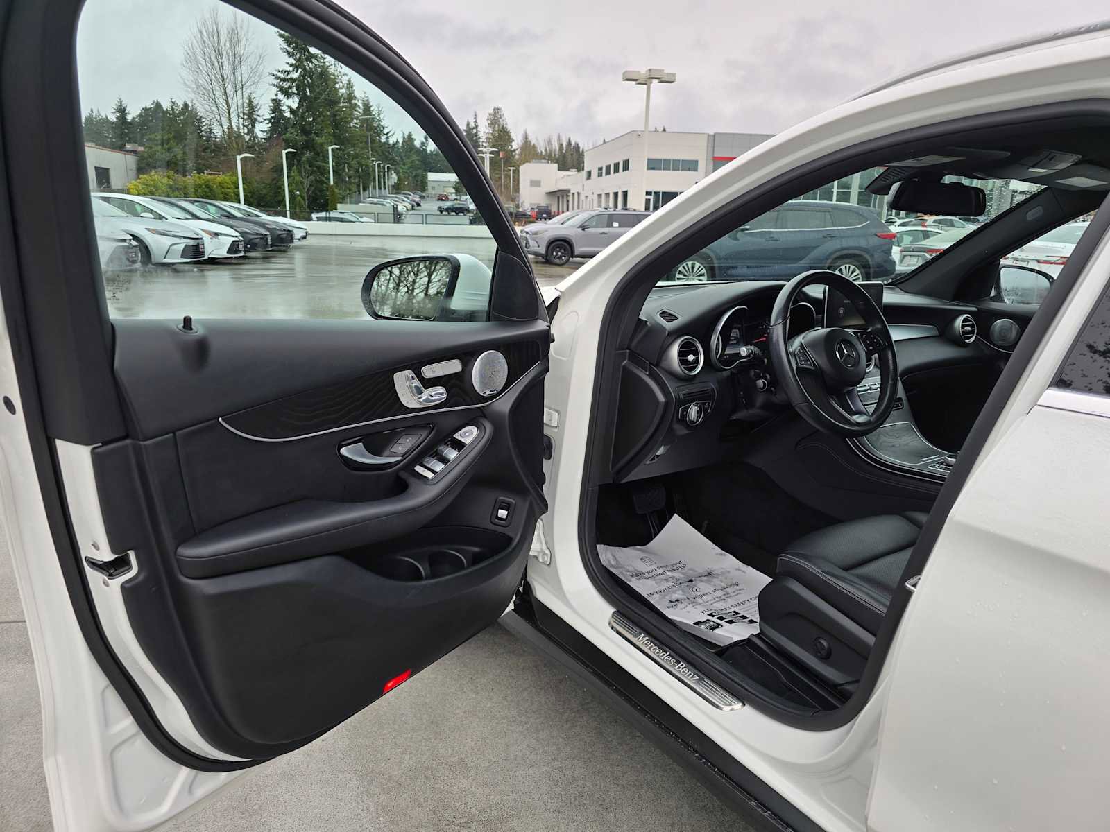 Used 2017 Mercedes-Benz GLC 300 4MATIC image 19