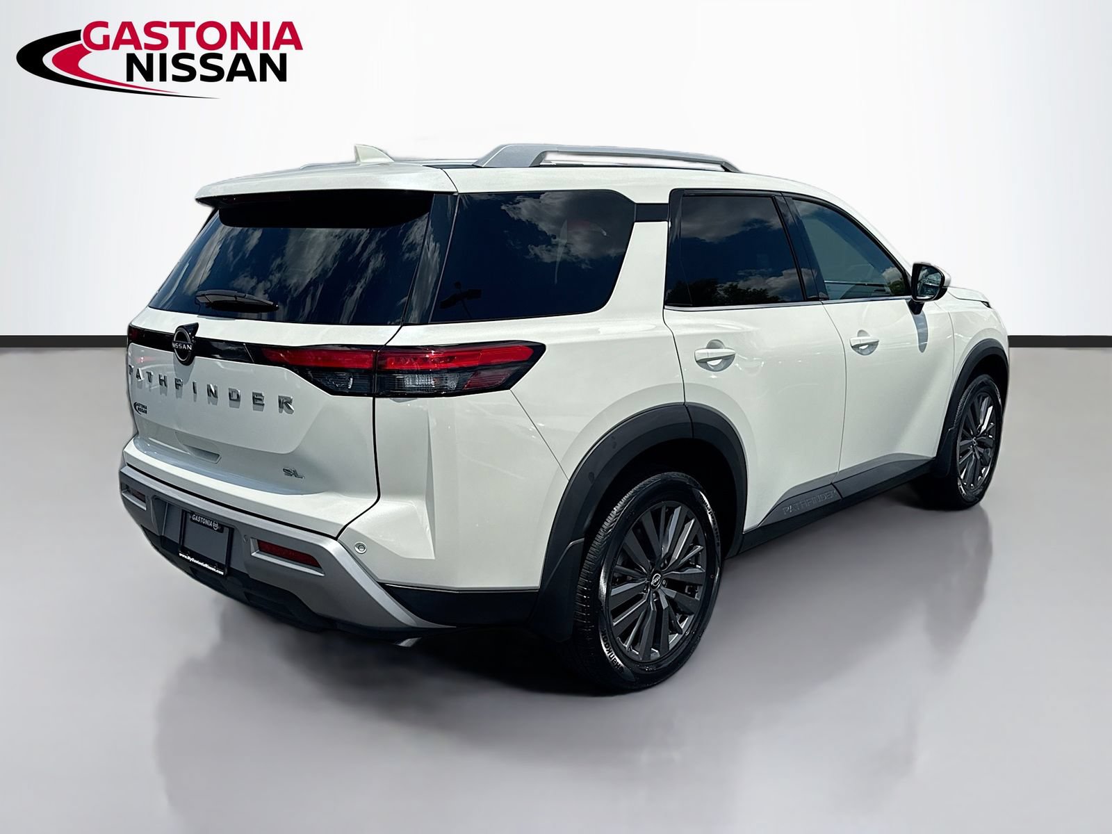 Used 2024 Nissan Pathfinder SL w/ SL Premium Package FWD image 9