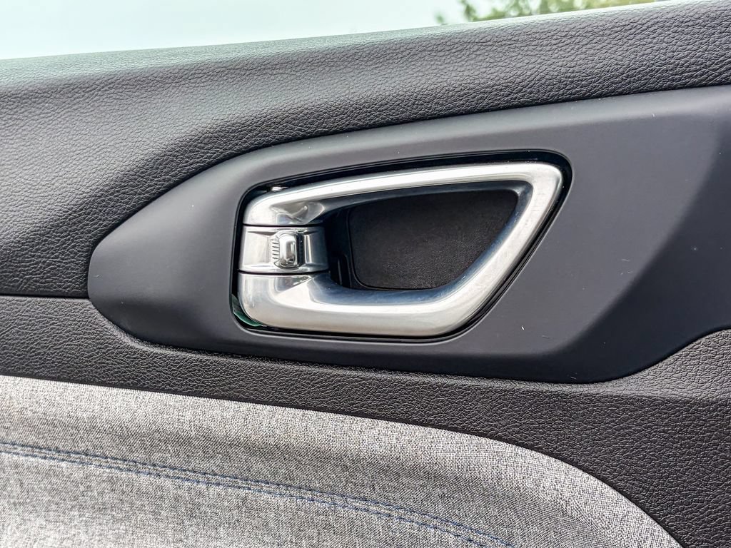 Used 2022 Jeep Compass Latitude FWD image 41