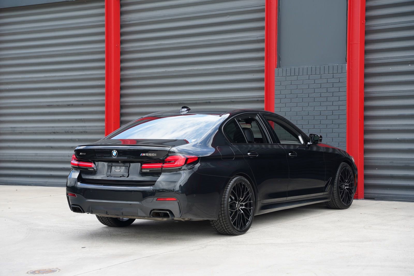 Used 2021 BMW M550i xDrive w/ Dynamic Handling Package AWD/4WD image 10