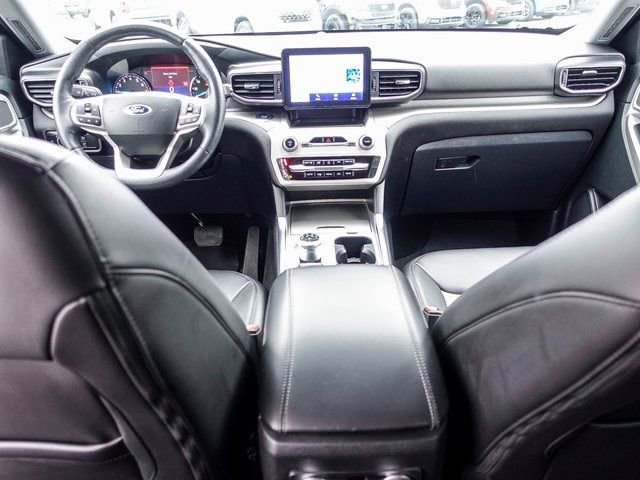 Used 2023 Ford Explorer XLT w/ Equipment Group 202A AWD/4WD image 4