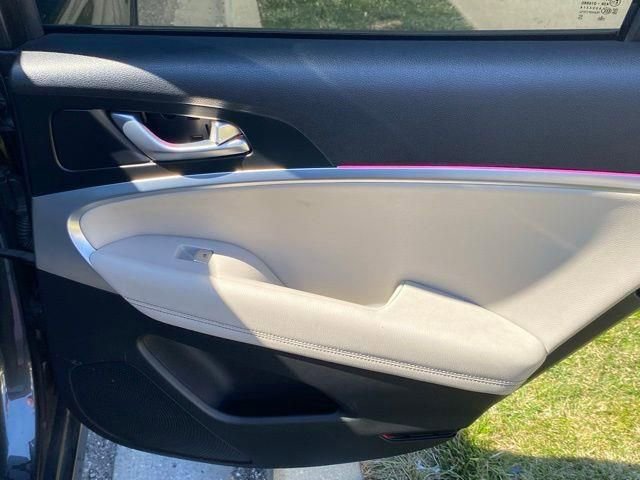 Used 2023 Genesis G70 2.0T image 24