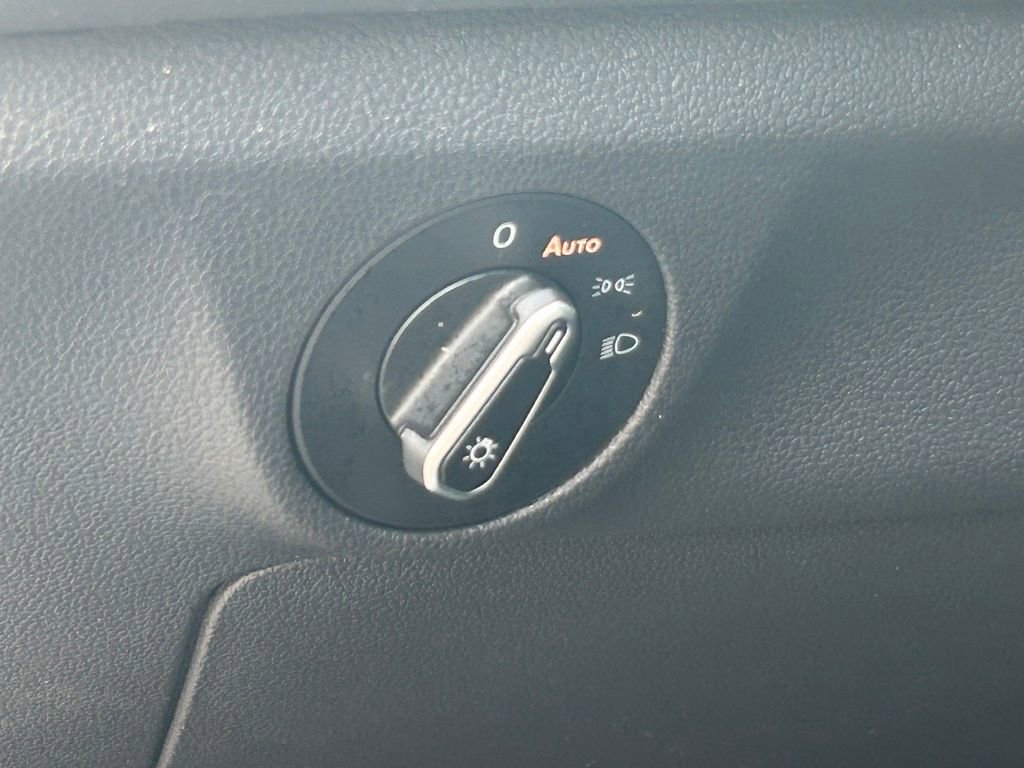 Used 2021 Volkswagen Jetta SE image 34