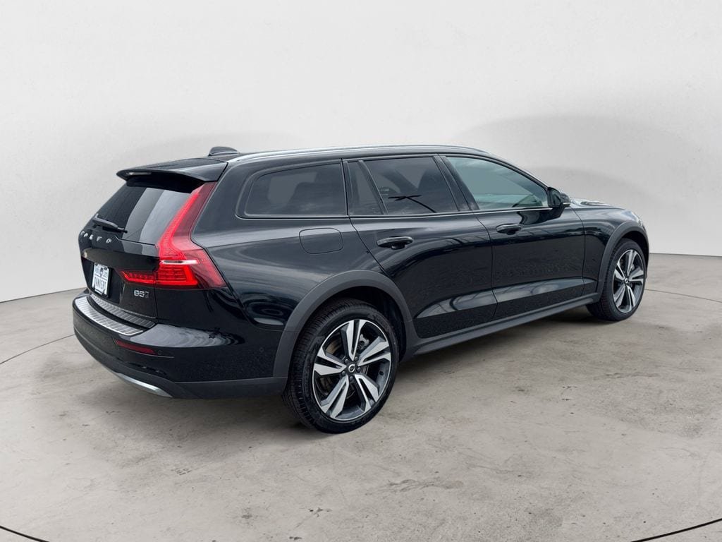 New 2026 Volvo V60 B5 Cross Country Plus w/ Protection Package Premier AWD/4WD image 7