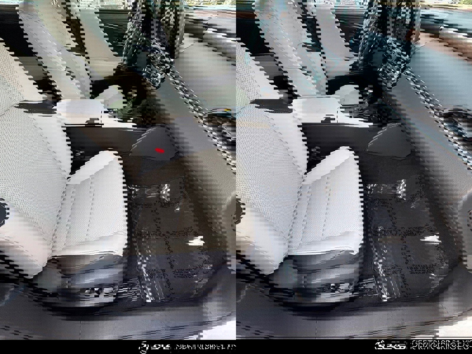 Certified 2025 Lexus ES 300h w/ Premium Package image 12