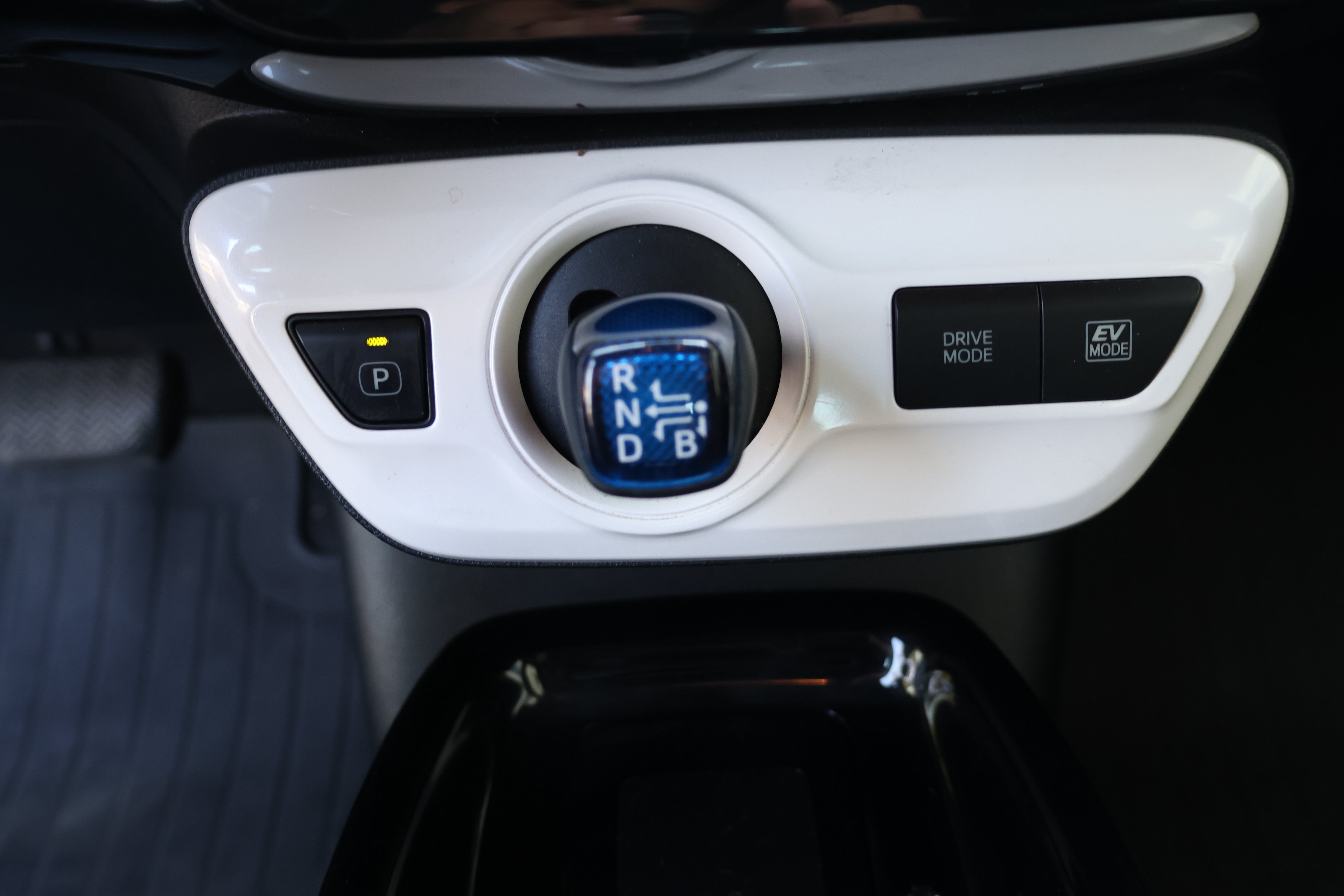 Used 2017 Toyota Prius Three FWD image 31