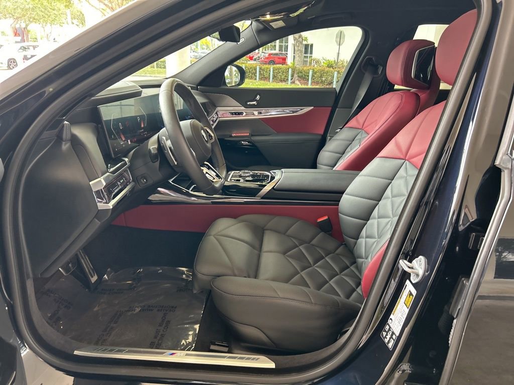 Used 2025 BMW 740i xDrive image 9