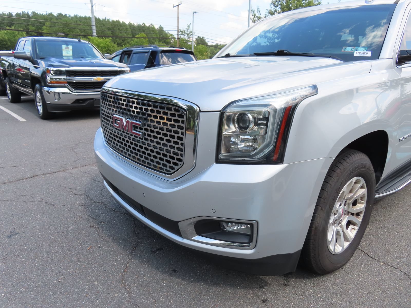 Used 2019 GMC Yukon XL SLT w/ Open Road Package AWD/4WD image 9