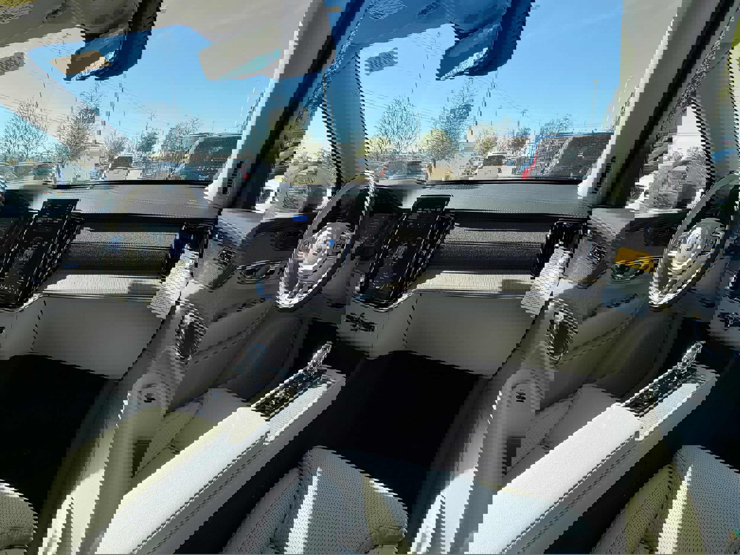 New 2026 Volvo XC90 B6 Ultra w/ Protection Package image 11