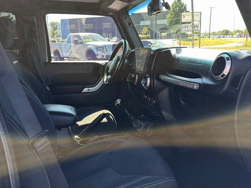 Used 2016 Jeep Wrangler Unlimited Rubicon w/ Connectivity Group AWD/4WD image 5