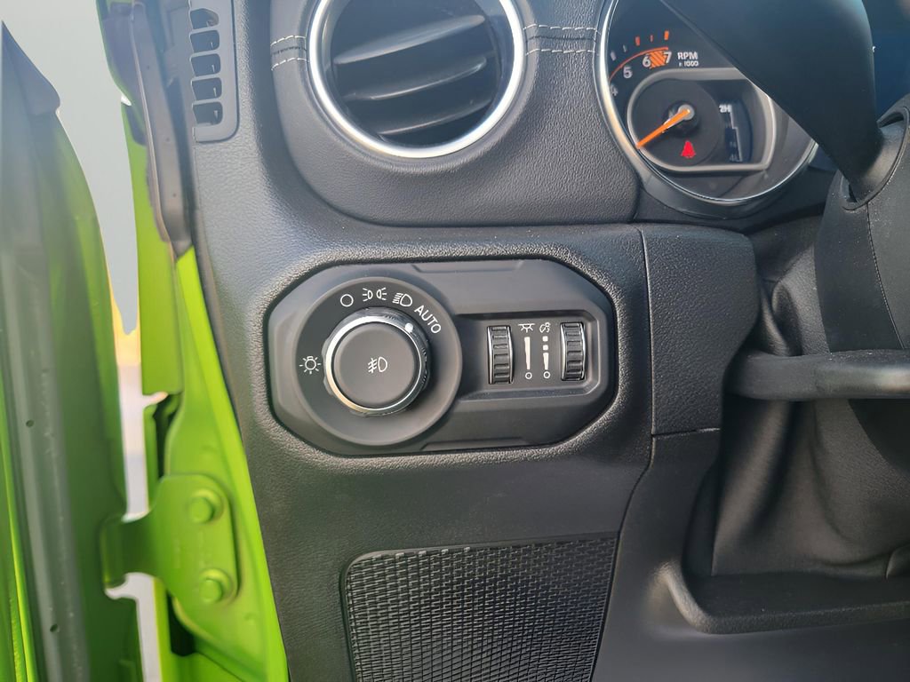 Used 2019 Jeep Wrangler Unlimited Sahara image 15