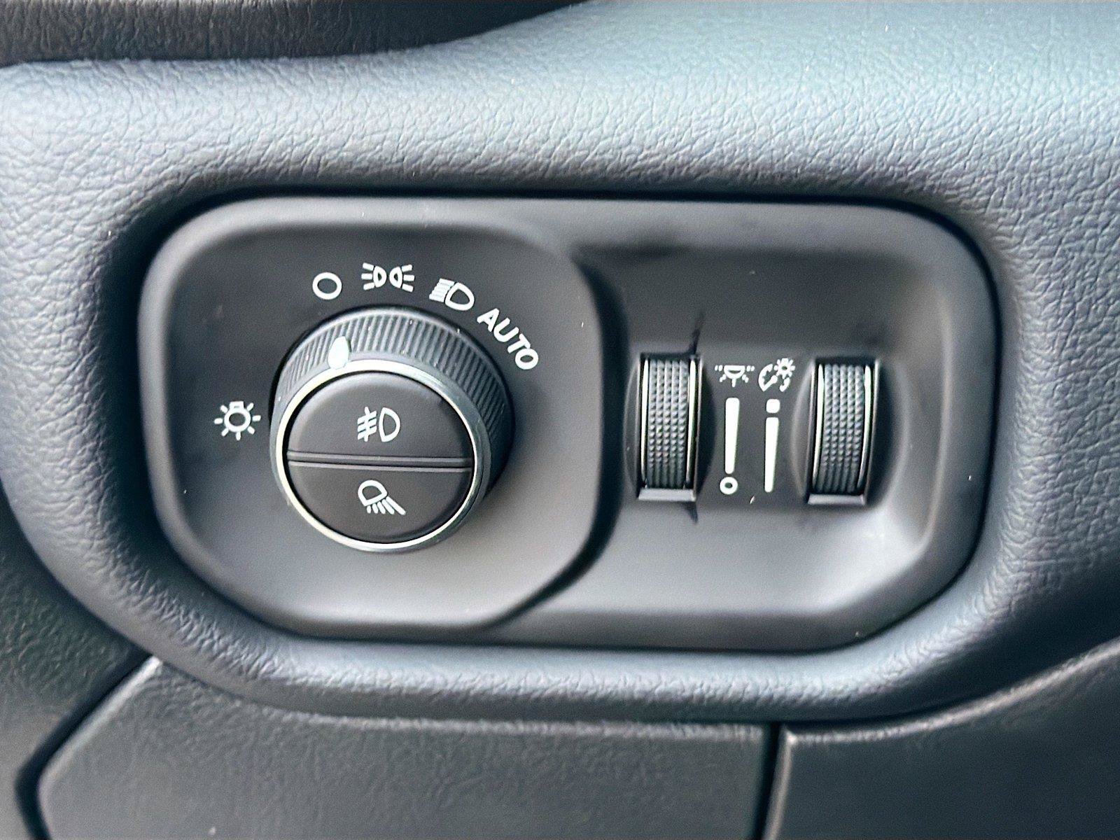 New 2026 RAM 2500 Laramie w/ Sport Appearance Package AWD/4WD image 33