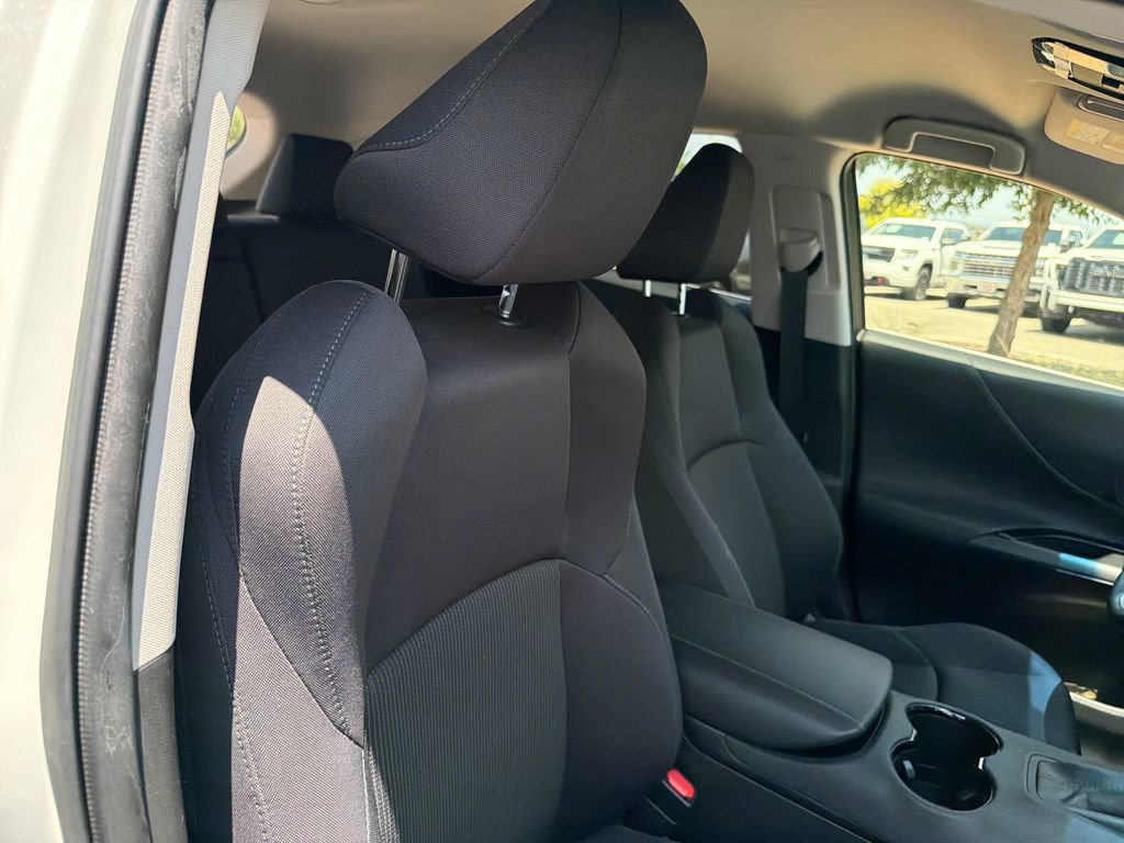 Used 2021 Toyota Venza LE AWD/4WD image 39