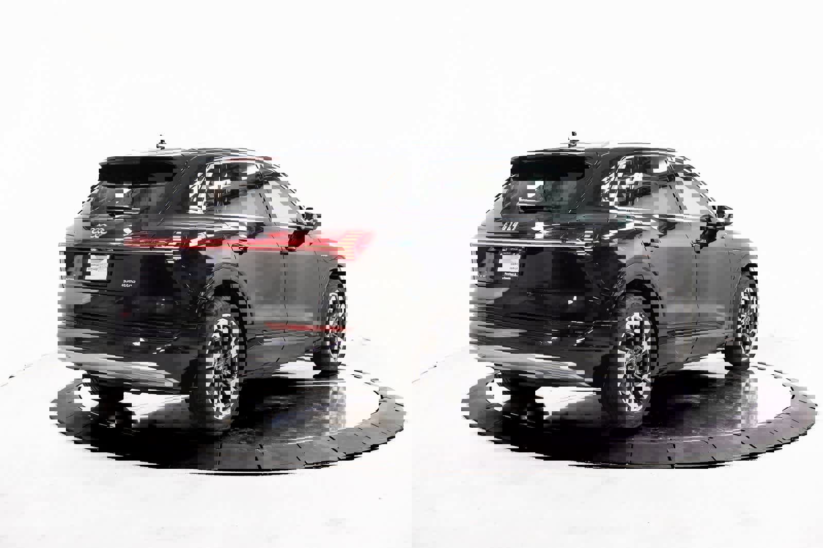 Used 2022 Audi e-tron Premium image 7